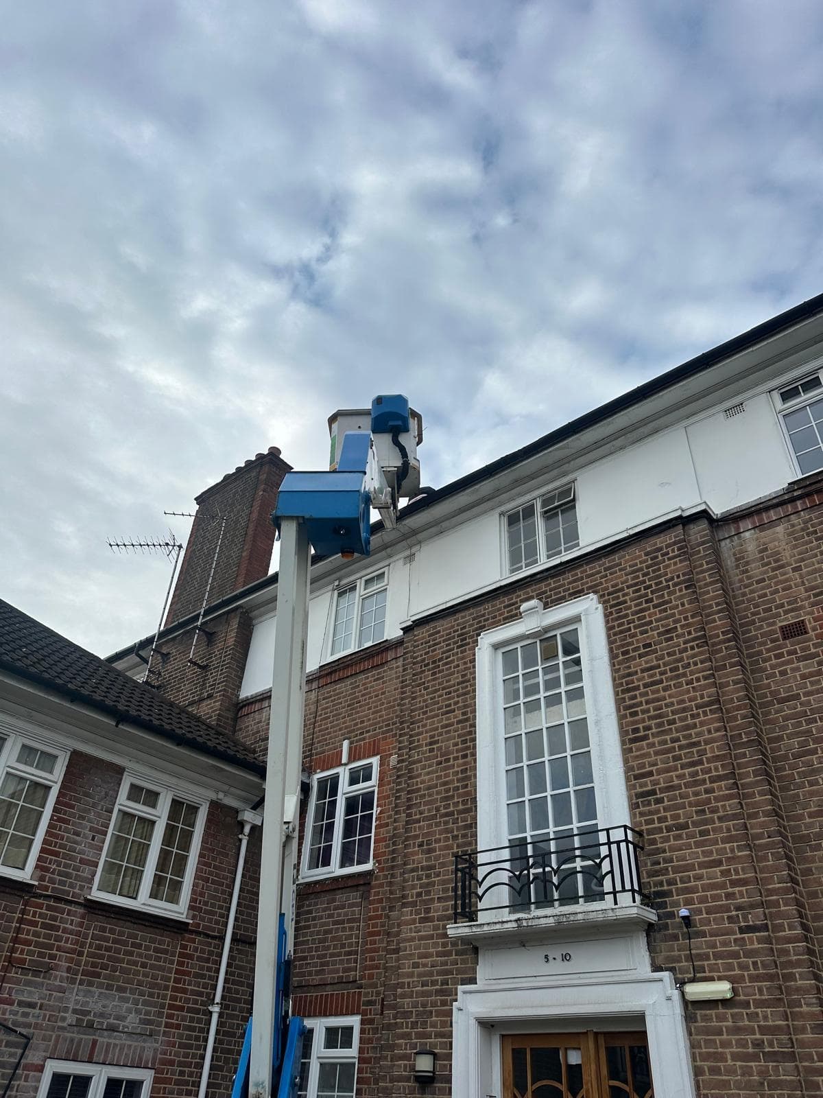 Three-storey gutter clear